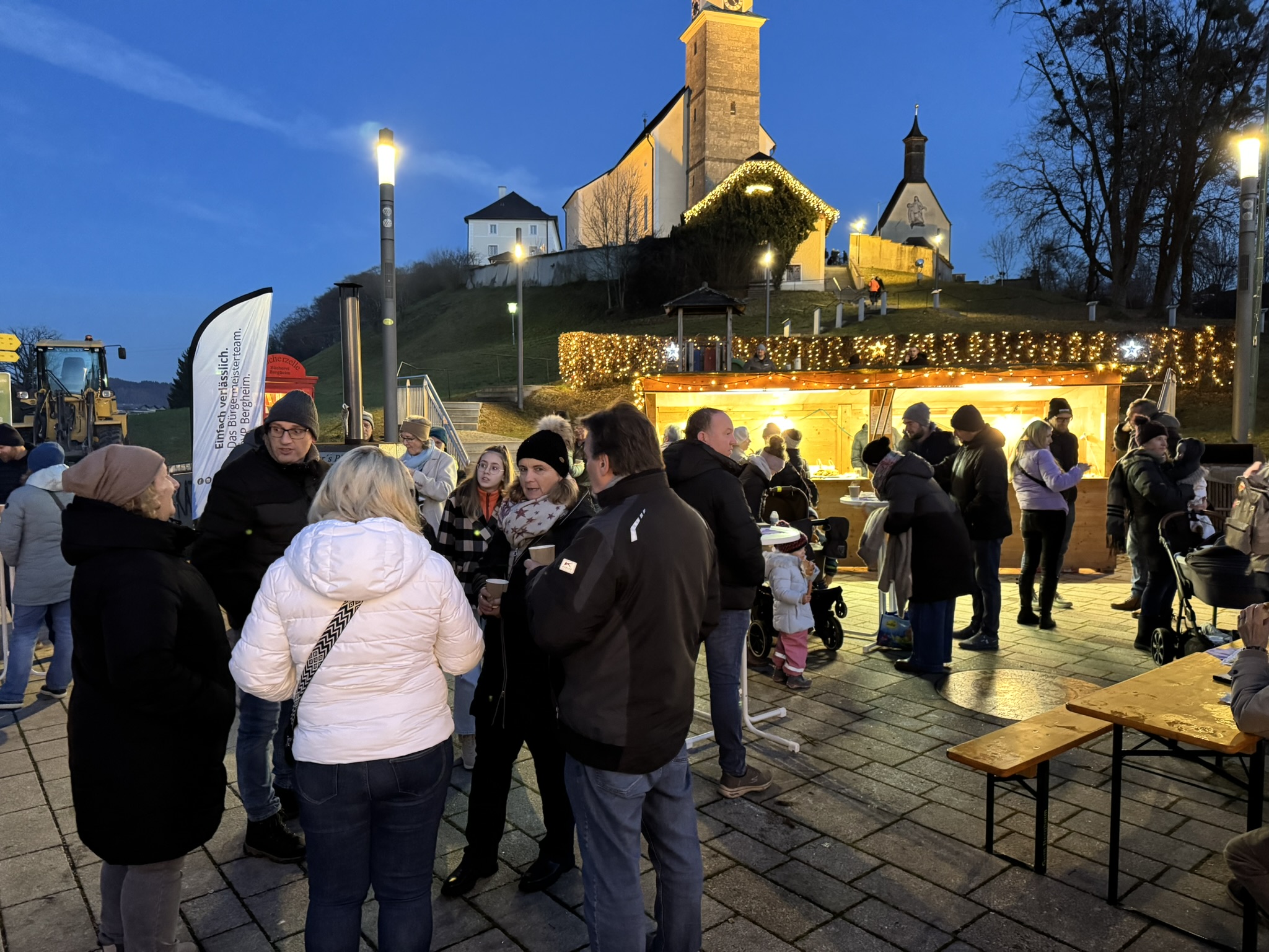 You are currently viewing Adventstand der ÖVP Bergheim am Dorfplatz